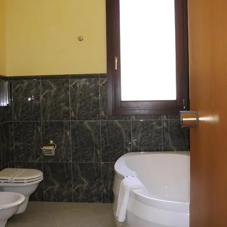 Yacht Marina Hotel 3*