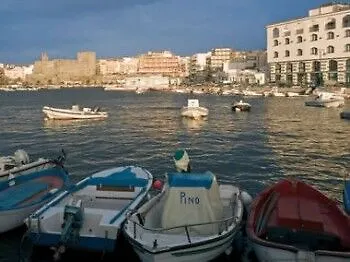 Yacht Marina 3* Pantelária